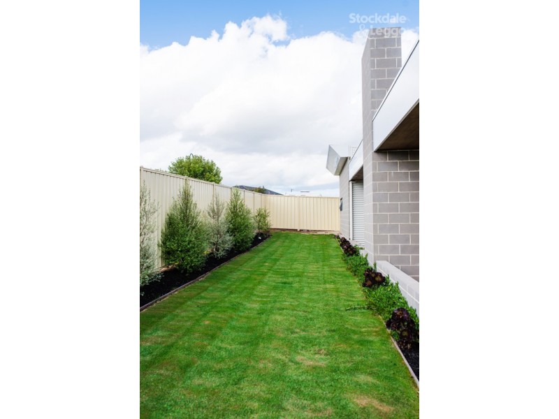 24 Carr Avenue, Leongatha VIC 3953