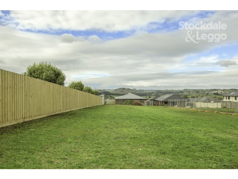 2B Louise Simon Crt, Leongatha VIC 3953