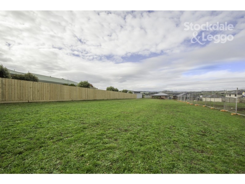 2B Louise Simon Crt, Leongatha VIC 3953