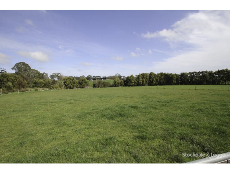 13 Wallaby Drive, Koonwarra VIC 3954