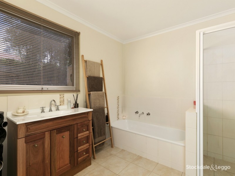 24 Chamberlain Drive, Leongatha VIC 3953