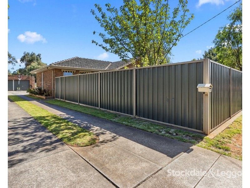 8 Joel Court, Leongatha VIC 3953