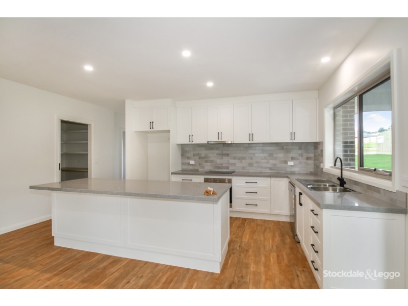 22 Willow Grove, Leongatha VIC 3953