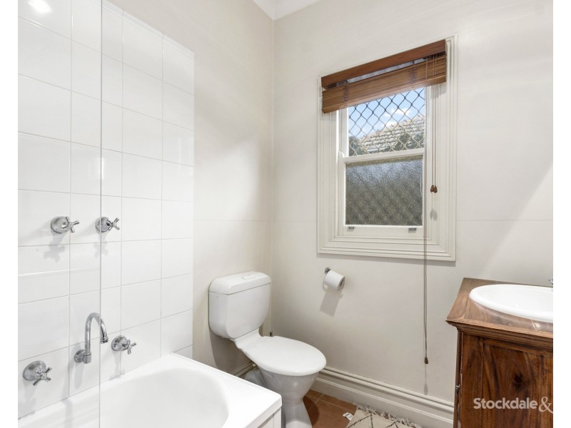 24 Roughead Street, Leongatha VIC 3953