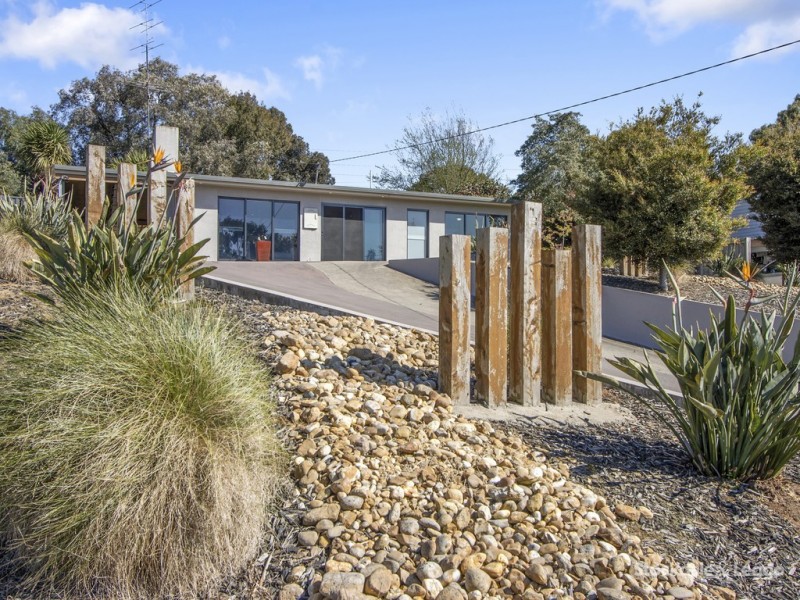 8 Chamberlain Drive, Leongatha VIC 3953
