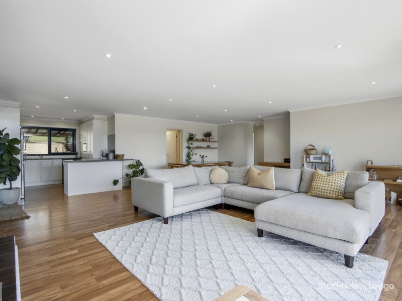 8 Chamberlain Drive, Leongatha VIC 3953