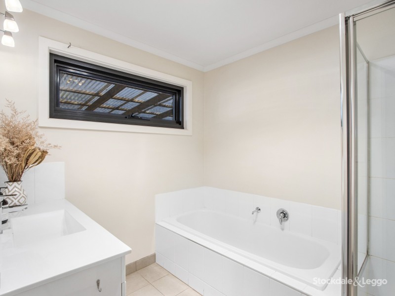 8 Chamberlain Drive, Leongatha VIC 3953