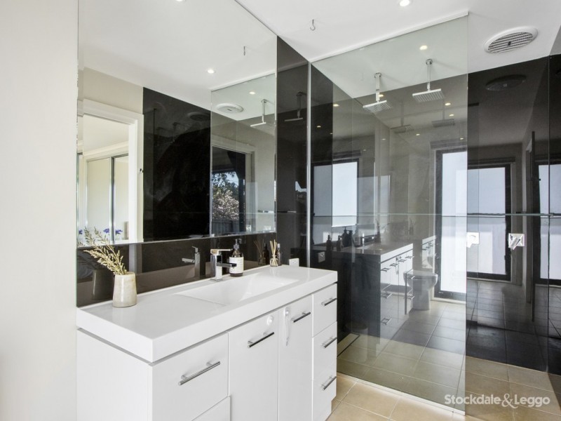 8 Chamberlain Drive, Leongatha VIC 3953