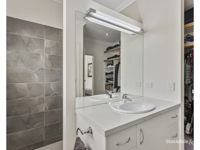 15 Wynnes Road, Kardella South VIC 3950