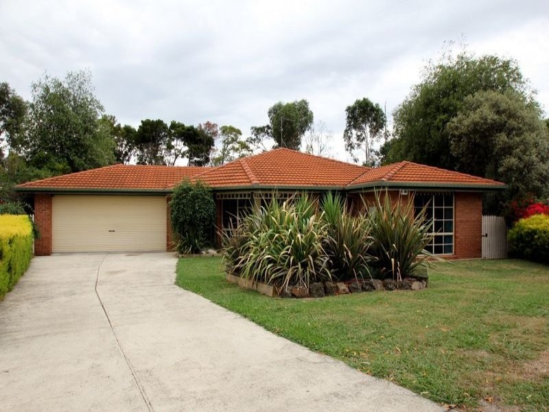 12 Clinton Court, Leongatha VIC 3953