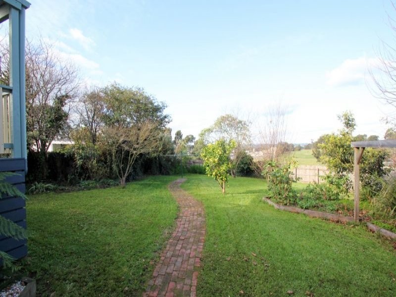 39 Bent Street, Leongatha VIC 3953