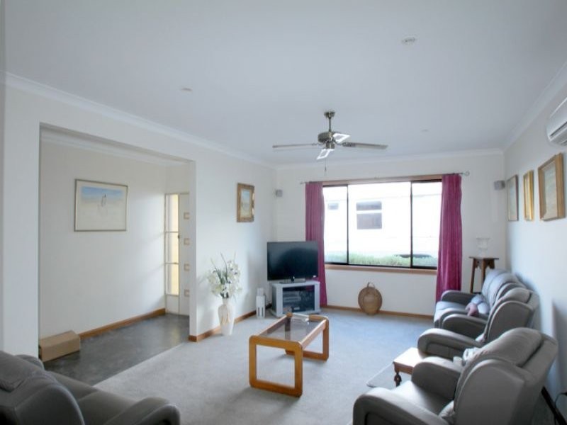 80 Pitt, Hallston VIC 3953