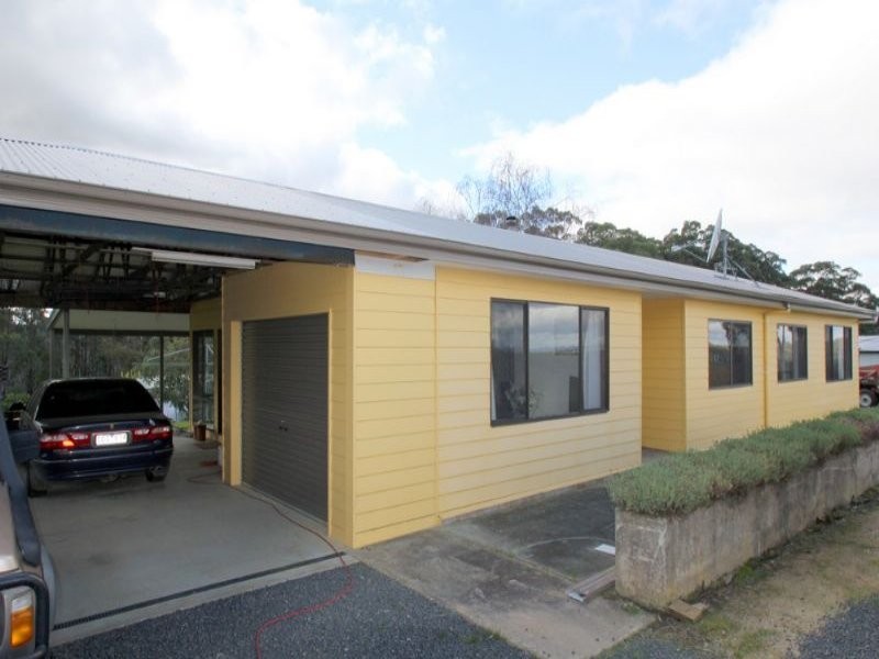 80 Pitt, Hallston VIC 3953