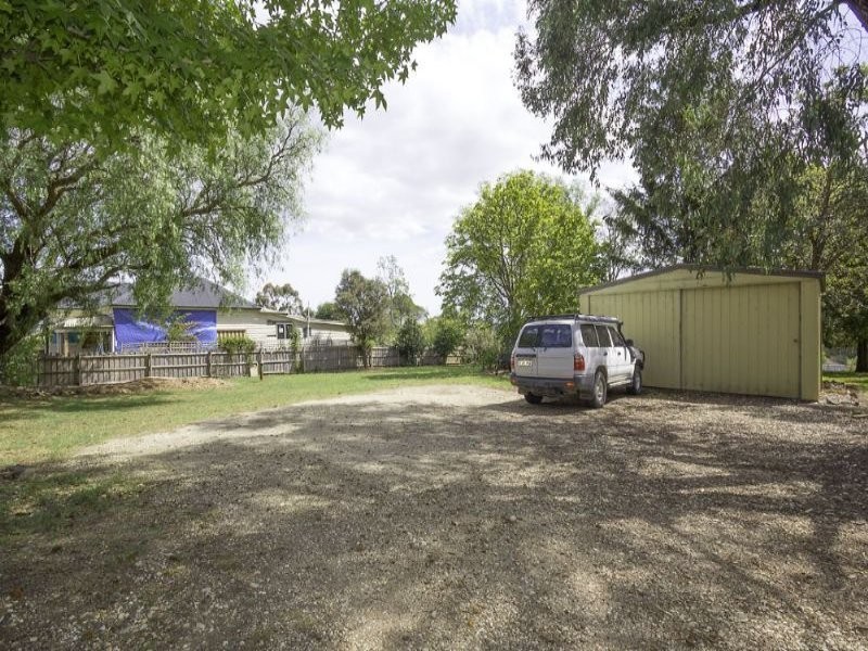 27 Ritchie Street, Leongatha VIC 3953
