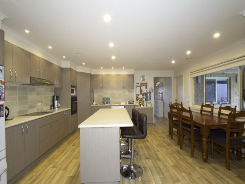 17 Carr Avenue, Leongatha VIC 3953