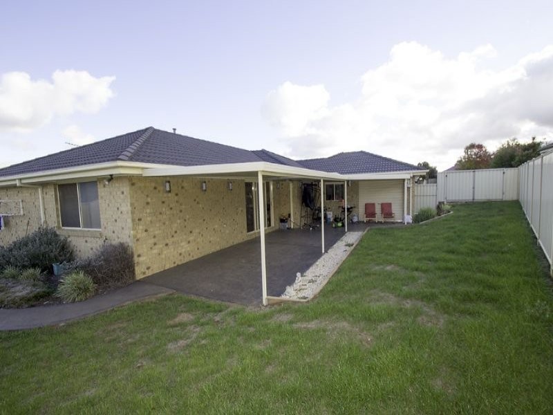 17 Carr Avenue, Leongatha VIC 3953