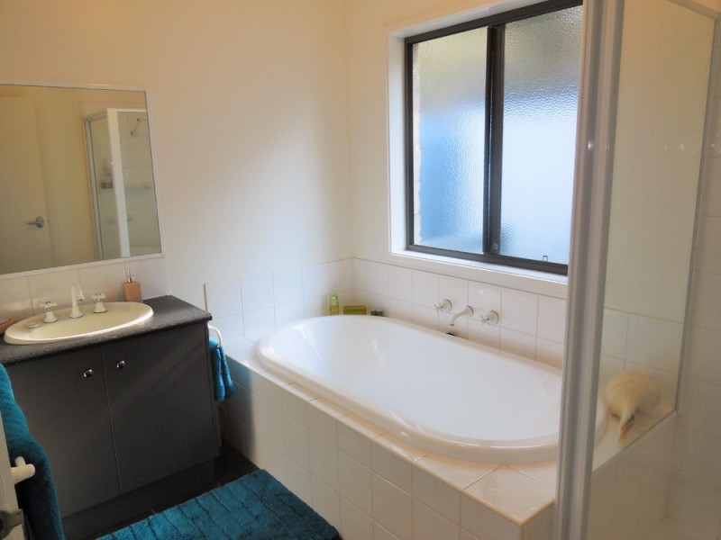 2450 Grandridge Road, Hallston VIC 3953