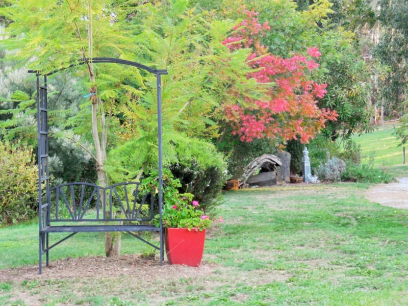 2450 Grandridge Road, Hallston VIC 3953