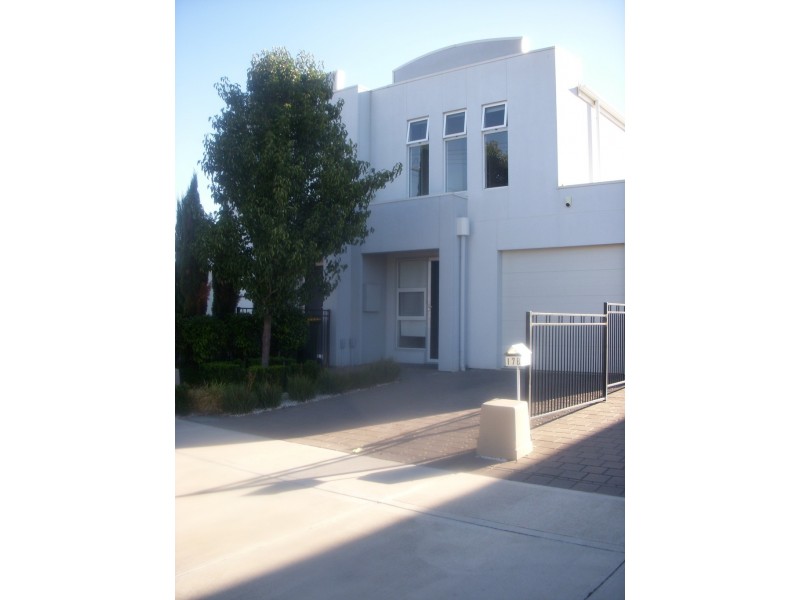 17A Hammond Road, Findon SA 5023