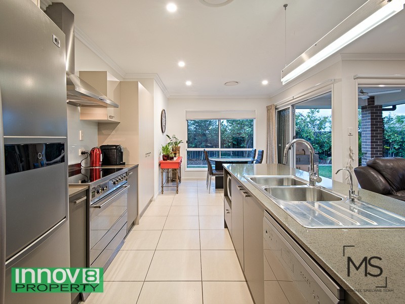 27 Williams Crescent, North Lakes QLD 4509