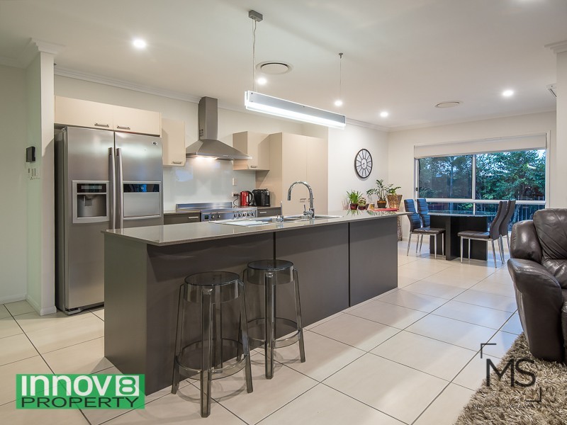 27 Williams Crescent, North Lakes QLD 4509