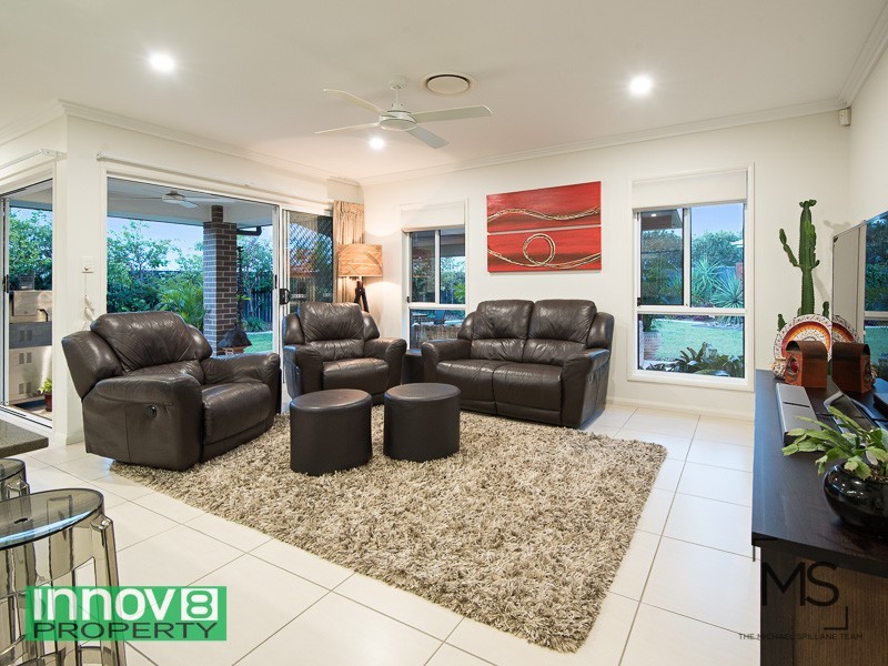 27 Williams Crescent, North Lakes QLD 4509