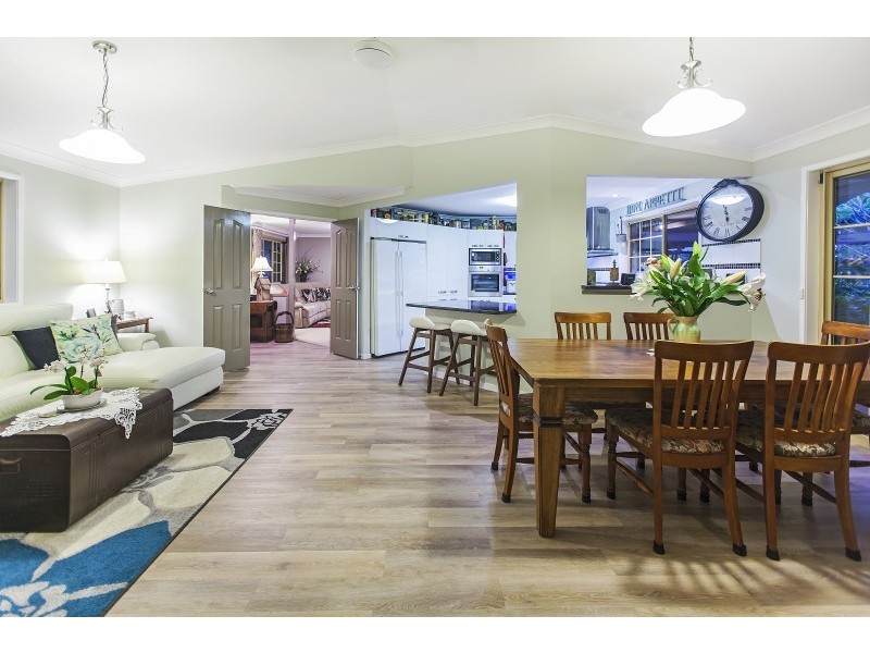 4 Spotted Gum Lane, Cashmere QLD 4500