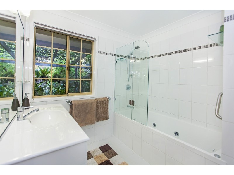 4 Spotted Gum Lane, Cashmere QLD 4500