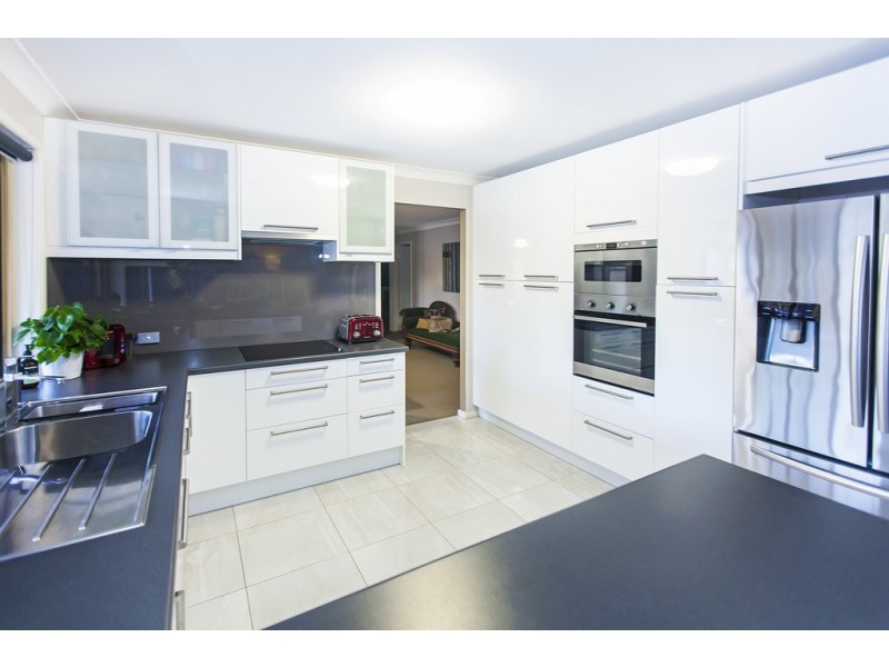 8 Eucalyptus Place, Albany Creek QLD 4035