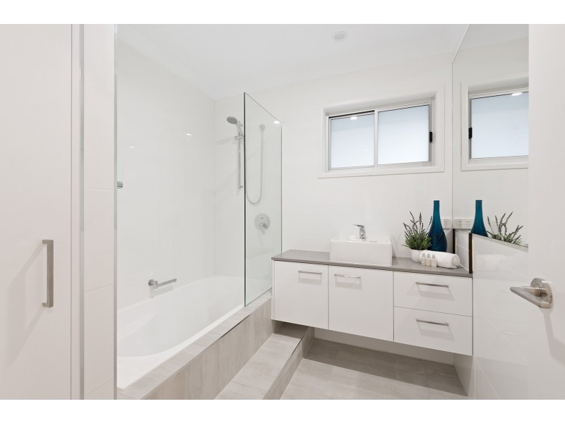 5 Alkira Lane, Everton Hills QLD 4053