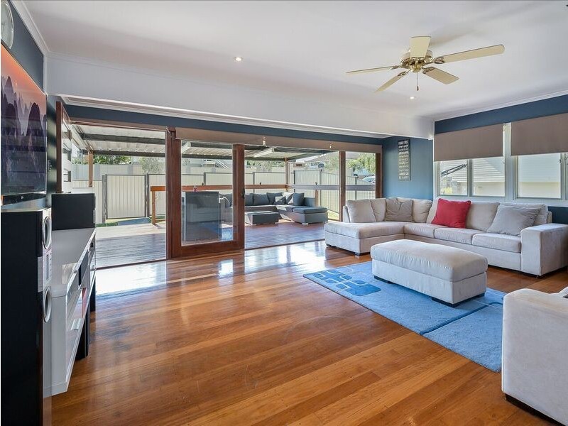 15 Dooloo Crescent, Ferny Hills QLD 4055