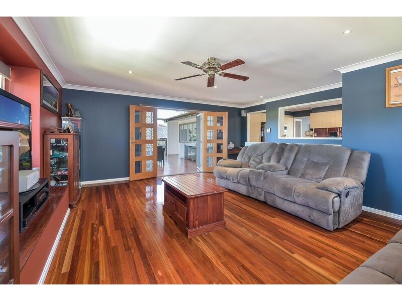 15 Dooloo Crescent, Ferny Hills QLD 4055