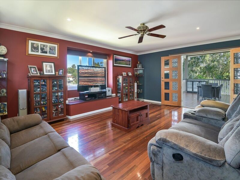 15 Dooloo Crescent, Ferny Hills QLD 4055