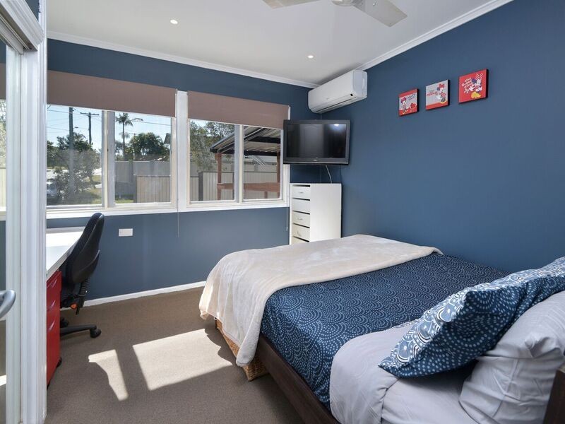 15 Dooloo Crescent, Ferny Hills QLD 4055