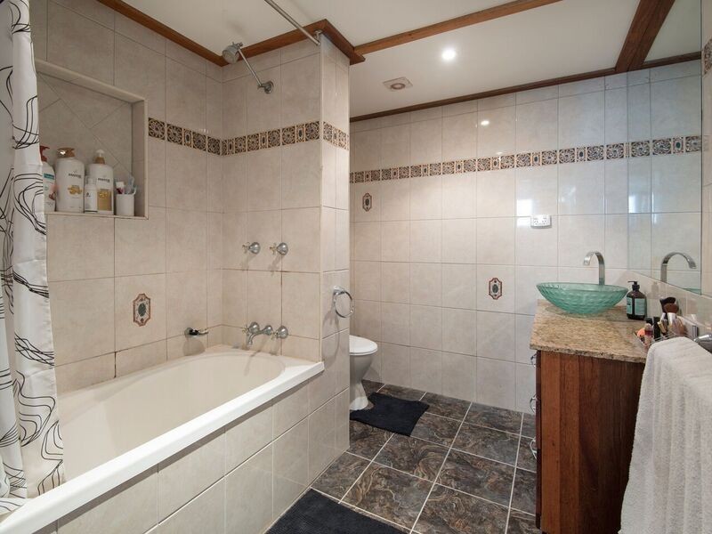 15 Dooloo Crescent, Ferny Hills QLD 4055