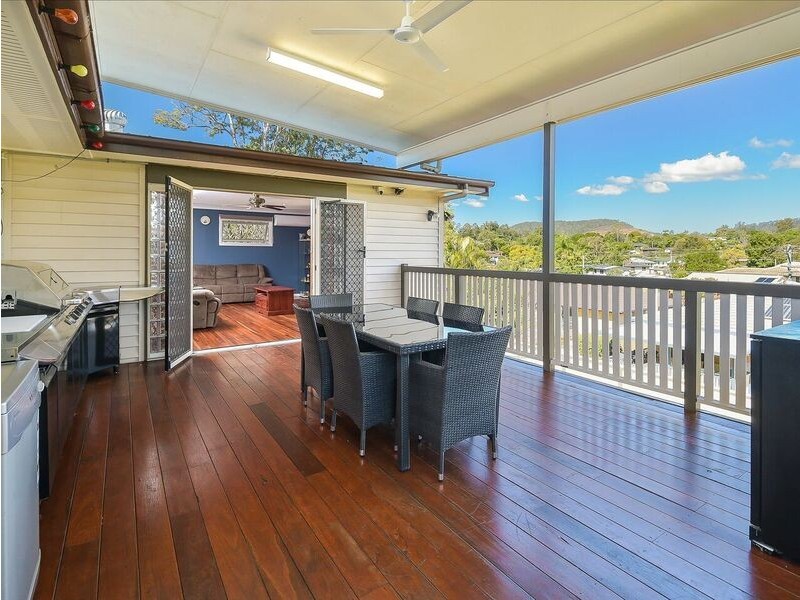 15 Dooloo Crescent, Ferny Hills QLD 4055