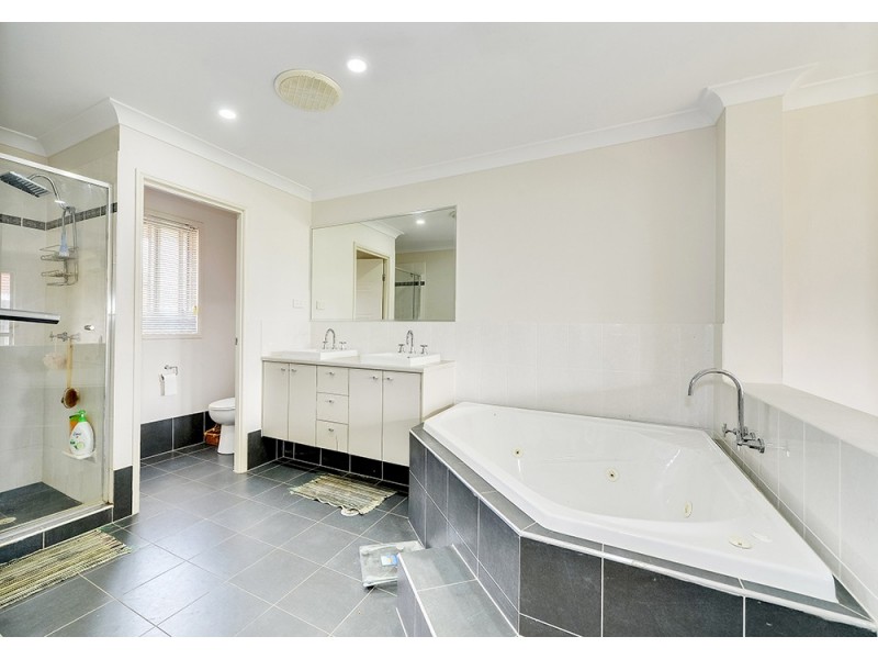 24 Harold Reinhardt Dr, Redbank Plains QLD 4301