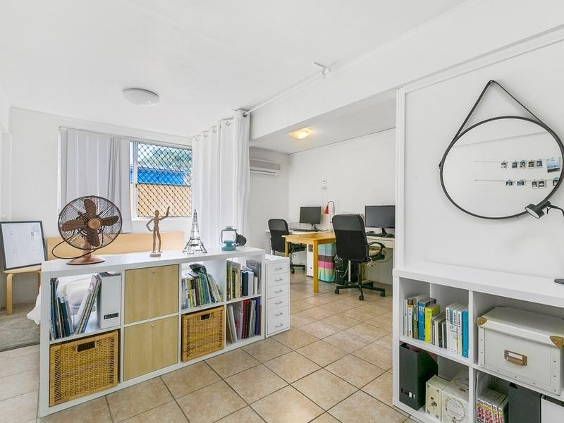 8 Peringa Street, Coopers Plains QLD 4108