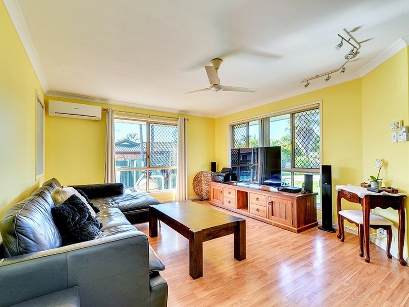 17 Barron Crt, Hillcrest QLD 4118