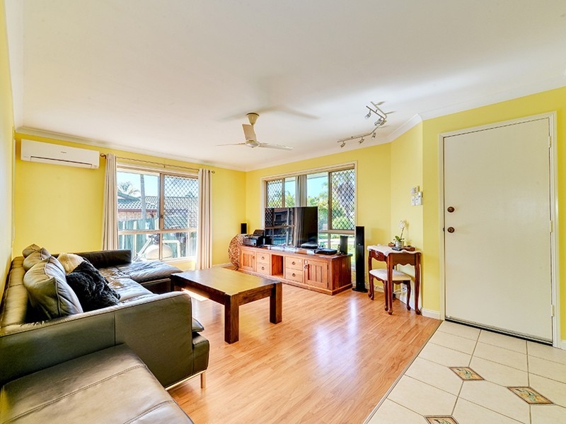 17 Barron Crt, Hillcrest QLD 4118