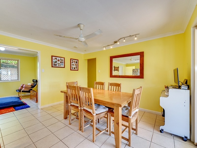 17 Barron Crt, Hillcrest QLD 4118