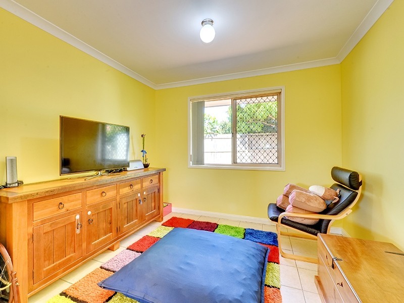 17 Barron Crt, Hillcrest QLD 4118