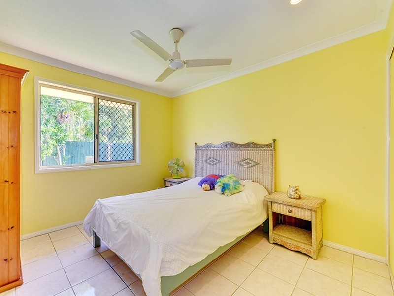 17 Barron Crt, Hillcrest QLD 4118