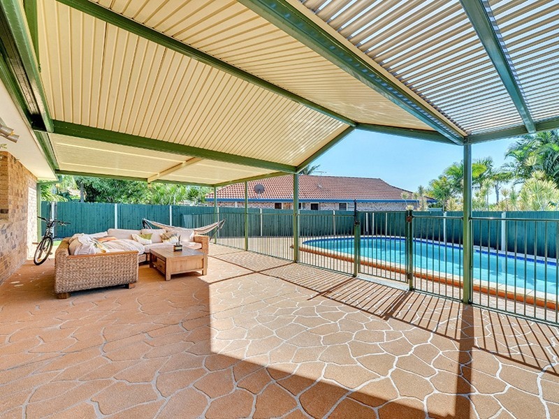 17 Barron Crt, Hillcrest QLD 4118