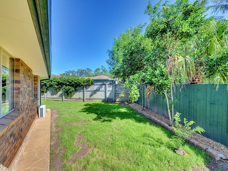 17 Barron Crt, Hillcrest QLD 4118