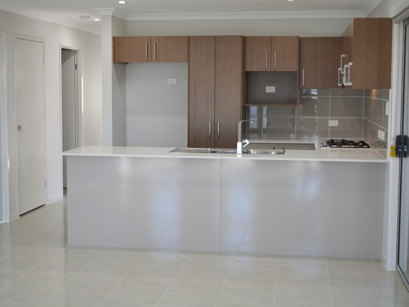 1/4 Serene Crescent, Springfield Lakes QLD 4300