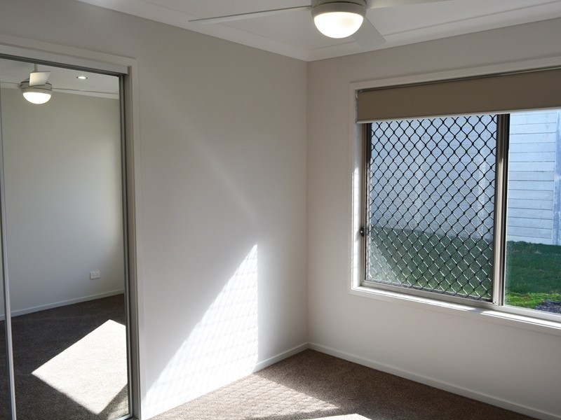 1/4 Serene Crescent, Springfield Lakes QLD 4300