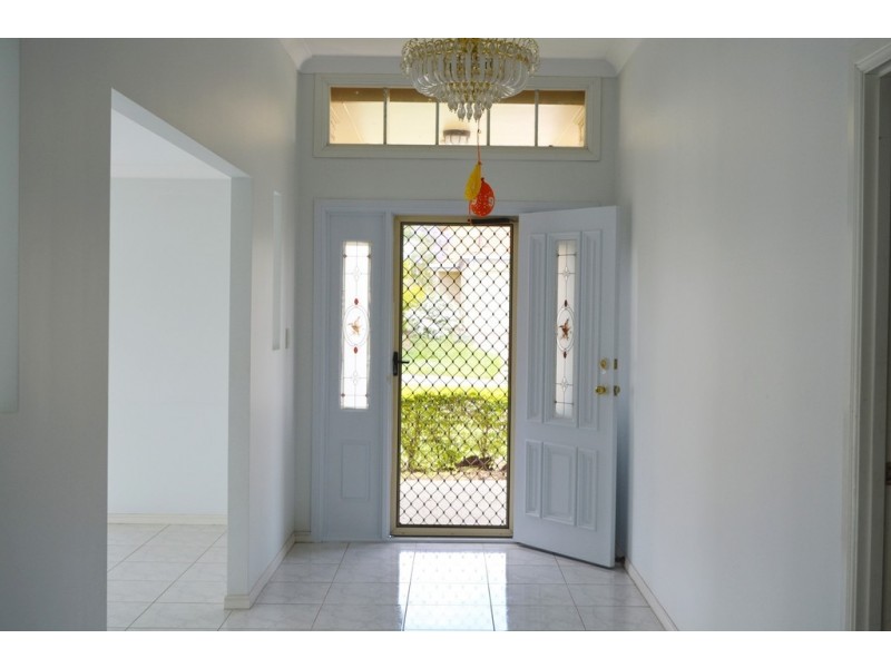 7 Gleneagles Crescent, Oxley QLD 4075