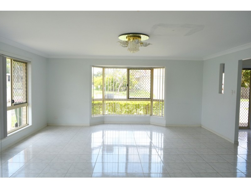 7 Gleneagles Crescent, Oxley QLD 4075