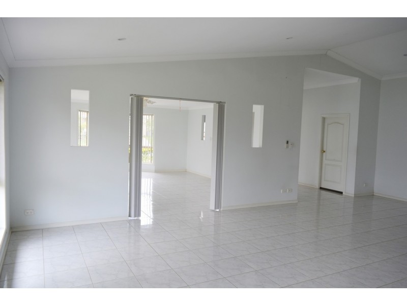 7 Gleneagles Crescent, Oxley QLD 4075